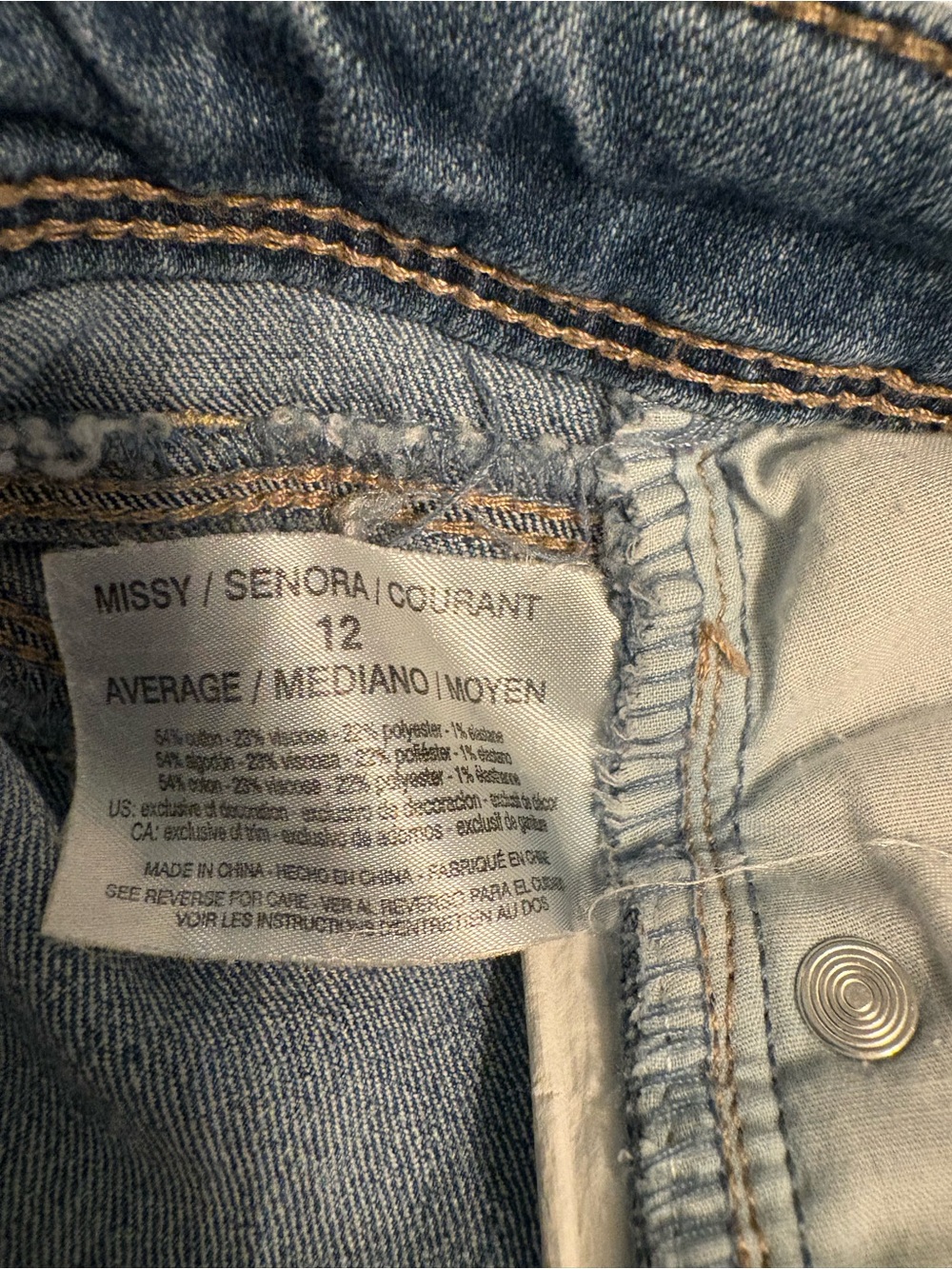 Bandolino Embellished Artsy Cropped Jeans Sz 12 - Picture 9 of 9